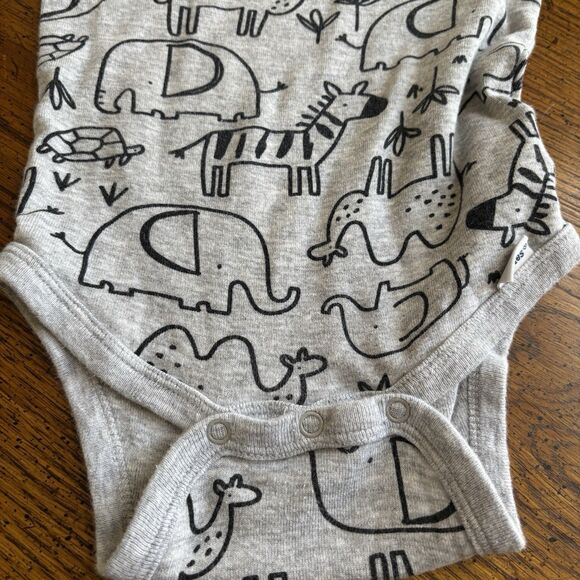 Gerber Unisex Bodysuit Baby Animal Print 12 Month Grey Cute Elephant Giraffe - Picture 4 of 9